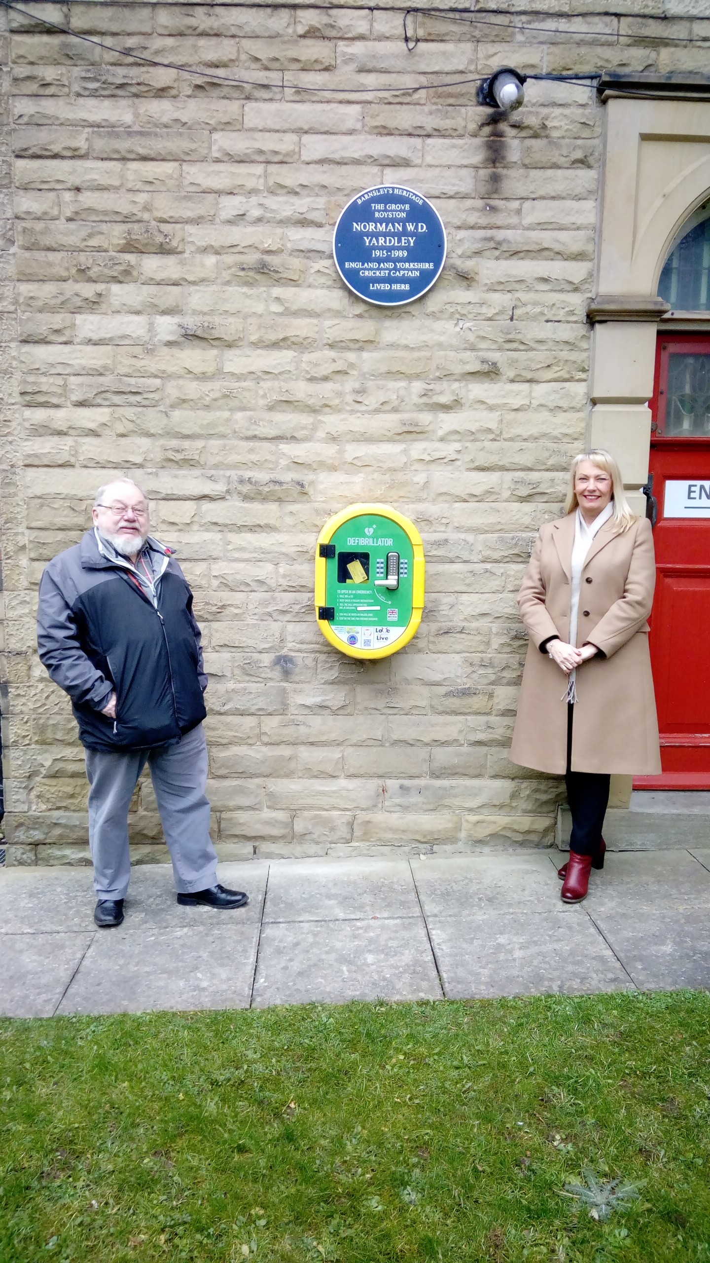 The Mayor of Barnsley and another Councillor at the side of a defibrillator