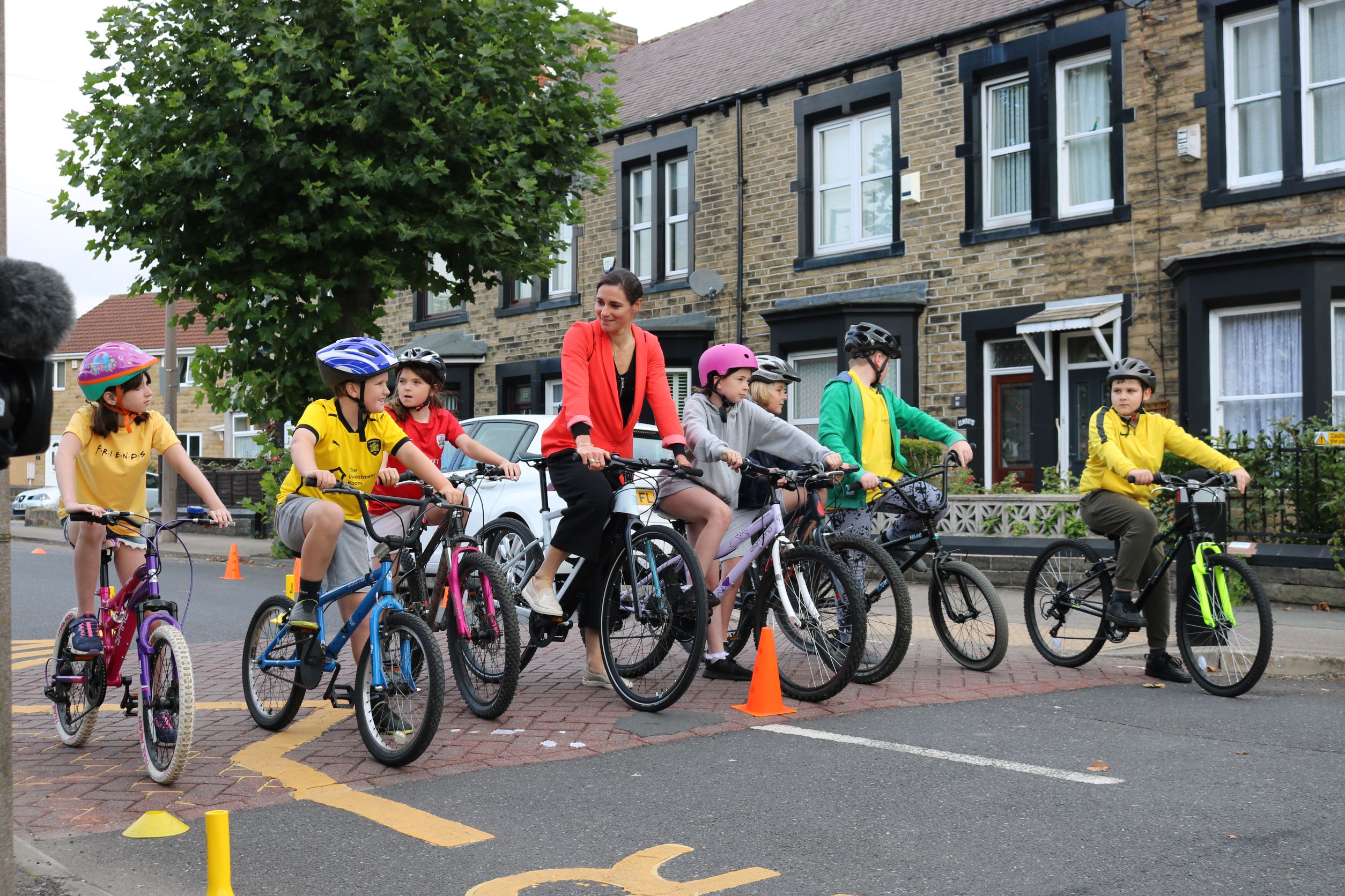 Pupils from Shawlands and Holy Rood Primary Schools cycling with Dame Sarah Storey