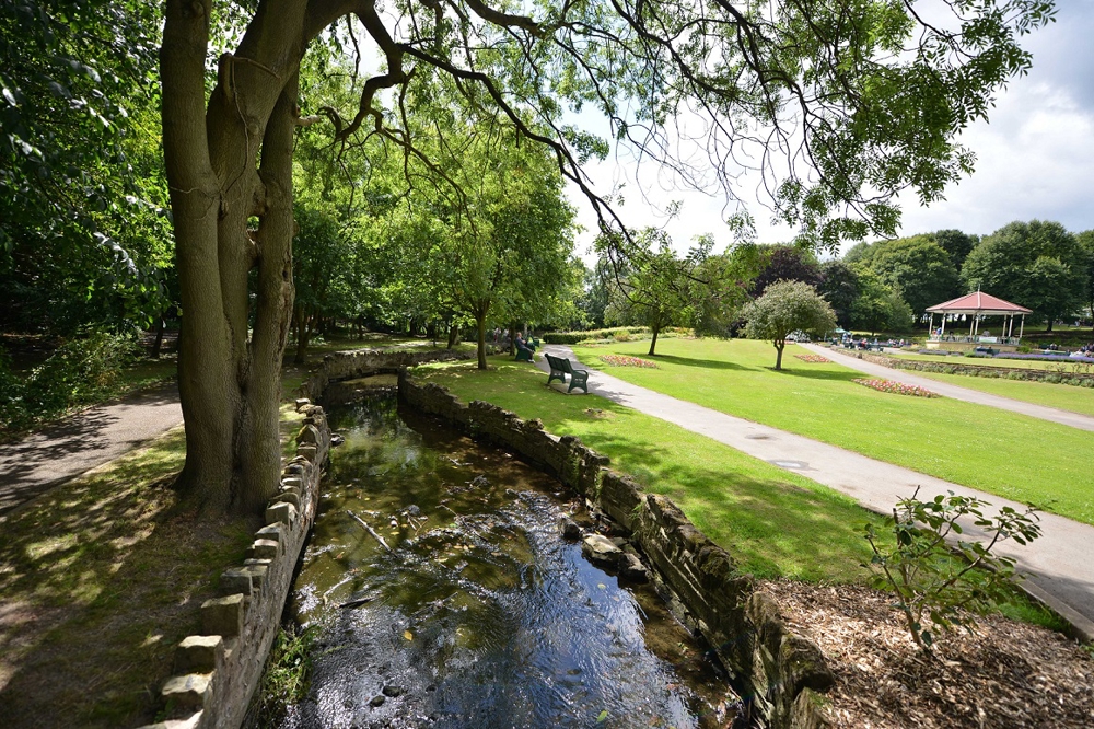 Elsecar Park and stream