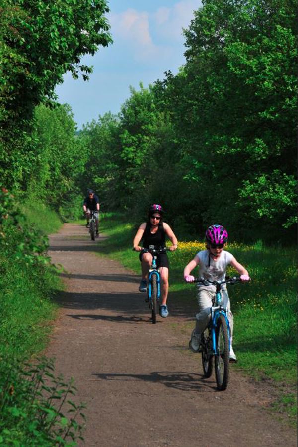 Cyclists on Trans Pennine Trail