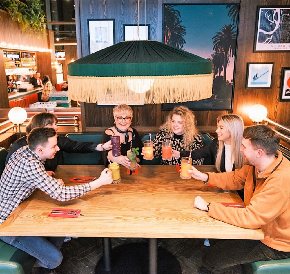 Six people in restuarant