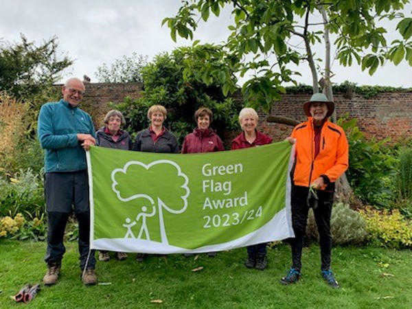 People holding Green Flag Award 2023/24 banner