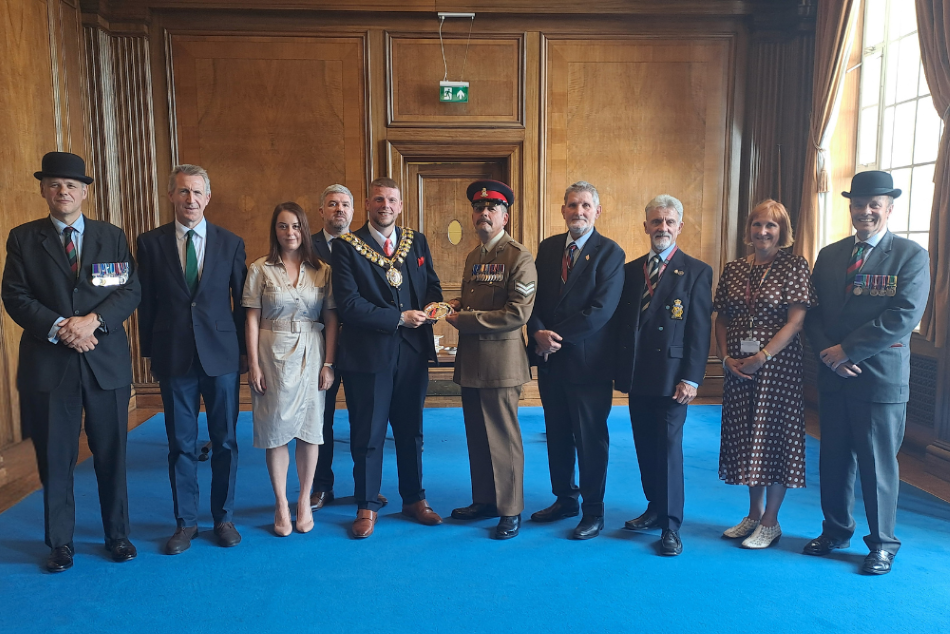 The Mayor of Barnsley receives a silver salver from the Yorkshire Regiment.png (1) The Mayor of Barnsley receives a silver salver from the Yorkshire Regiment.png (1)