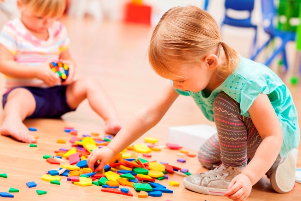 Toddlers playing with shapes