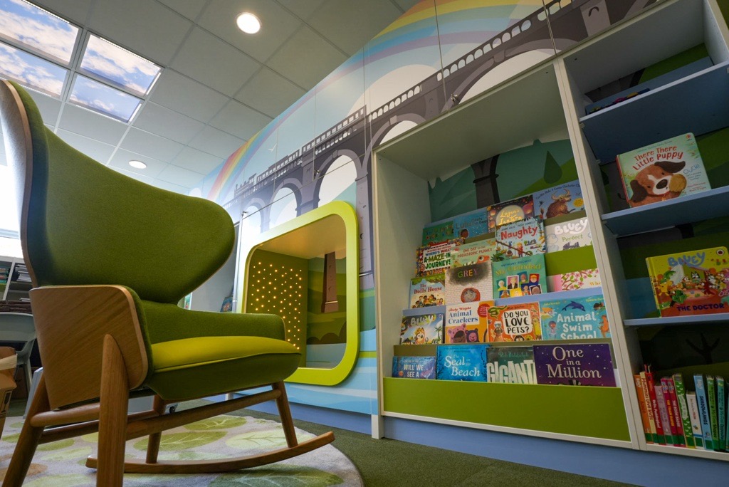 펜리스톤 철도 고가교 벽화가 적용된 어린이 공간