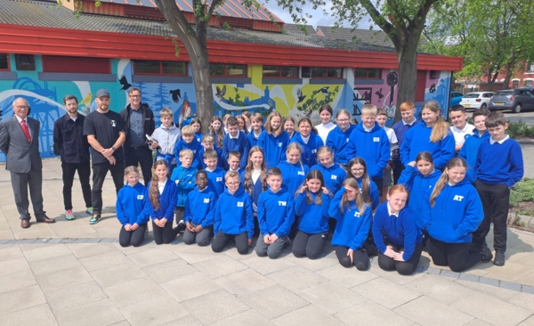 Artists Static In Horse And Groom Square With Children In Blue Jumpers