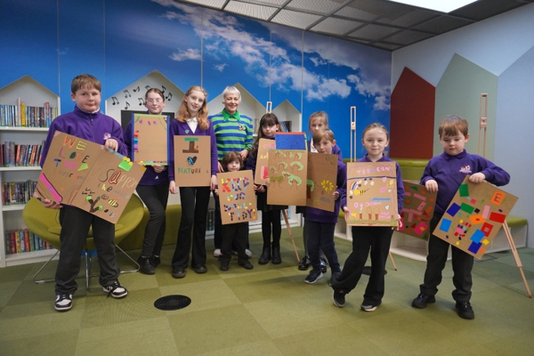 Morag Myerscough With School Pupils At Creative Nature Art Session