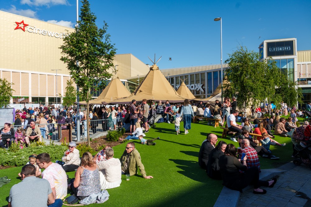 Barnsley Live In The Glass Works Square