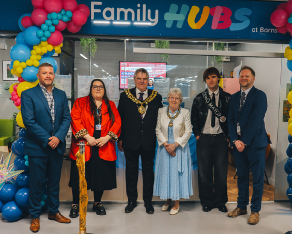 Image Of Mayor Of Barnsley With Staff From Market And Family Hubs