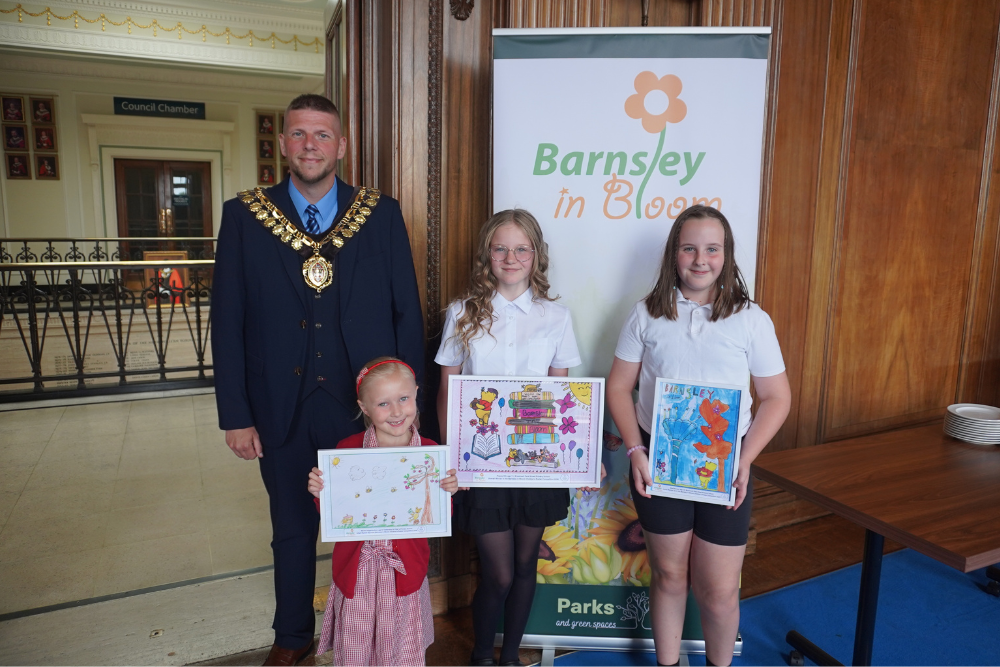 L-R: The Mayor with Martha, Poppy and Ava with their designs 